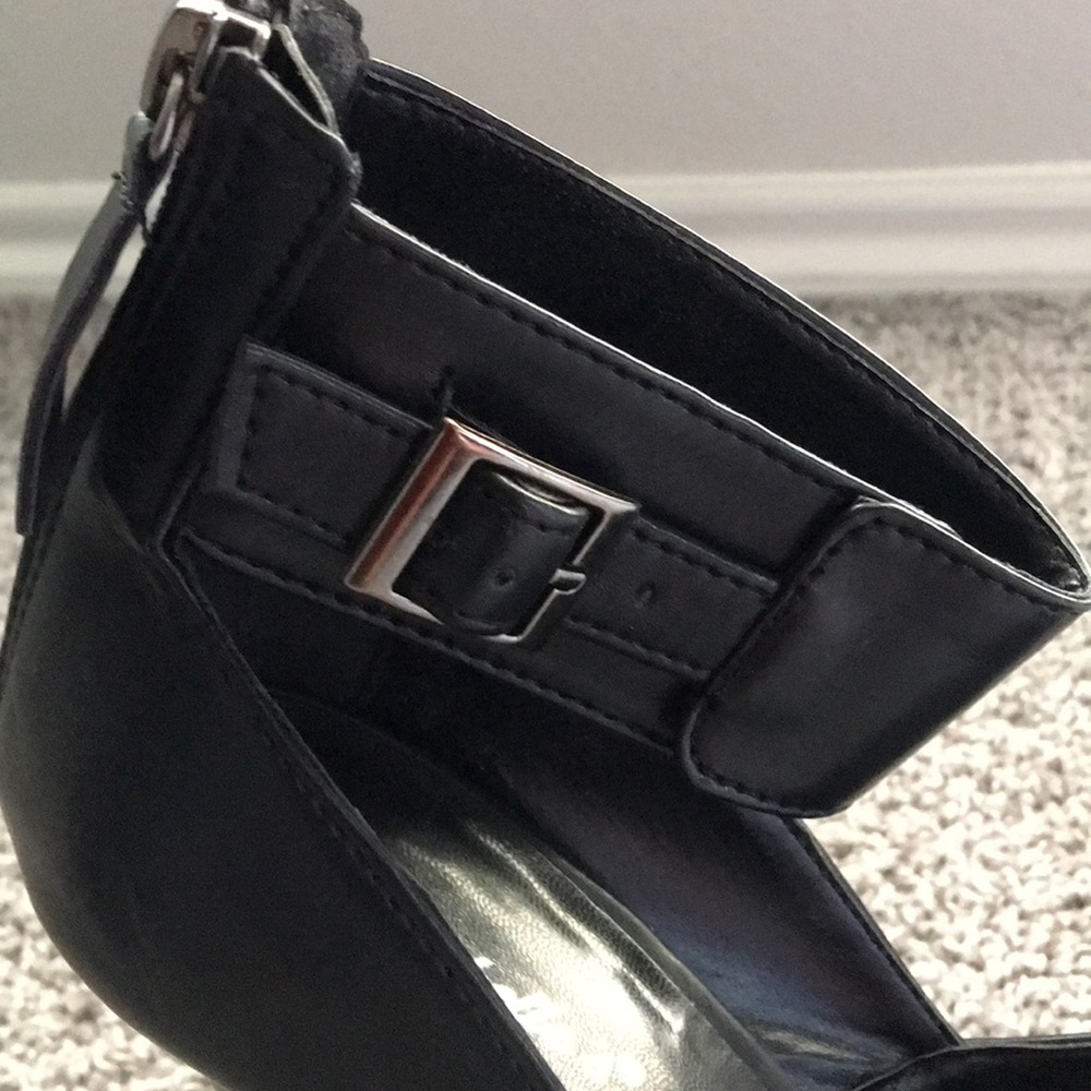 Shoes - Picture 7 of 12